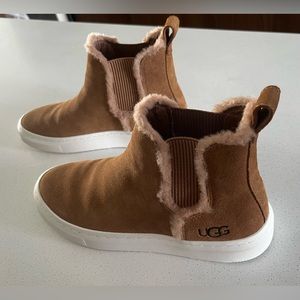 ❌SOLD  UGG ALAMEDA CHELSEA SHOE